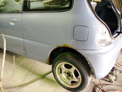 車の錆 サビ 修理の料金事例 ステップワゴン リアフェンダー タイヤハウス